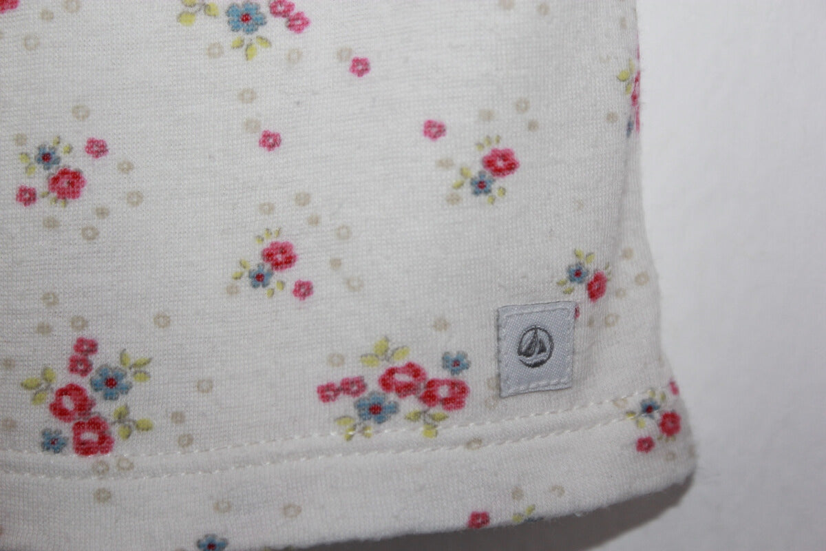 preloved katoenen zomers roze met ecru gebloemd 2-delig setje van petit bateau in maat 56 voor een baby meisje
