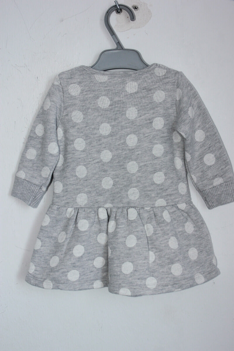 preloved katoenen lichtgrijze jurk met ecru stippen en lange mouwen van petit bateau in maat 68
