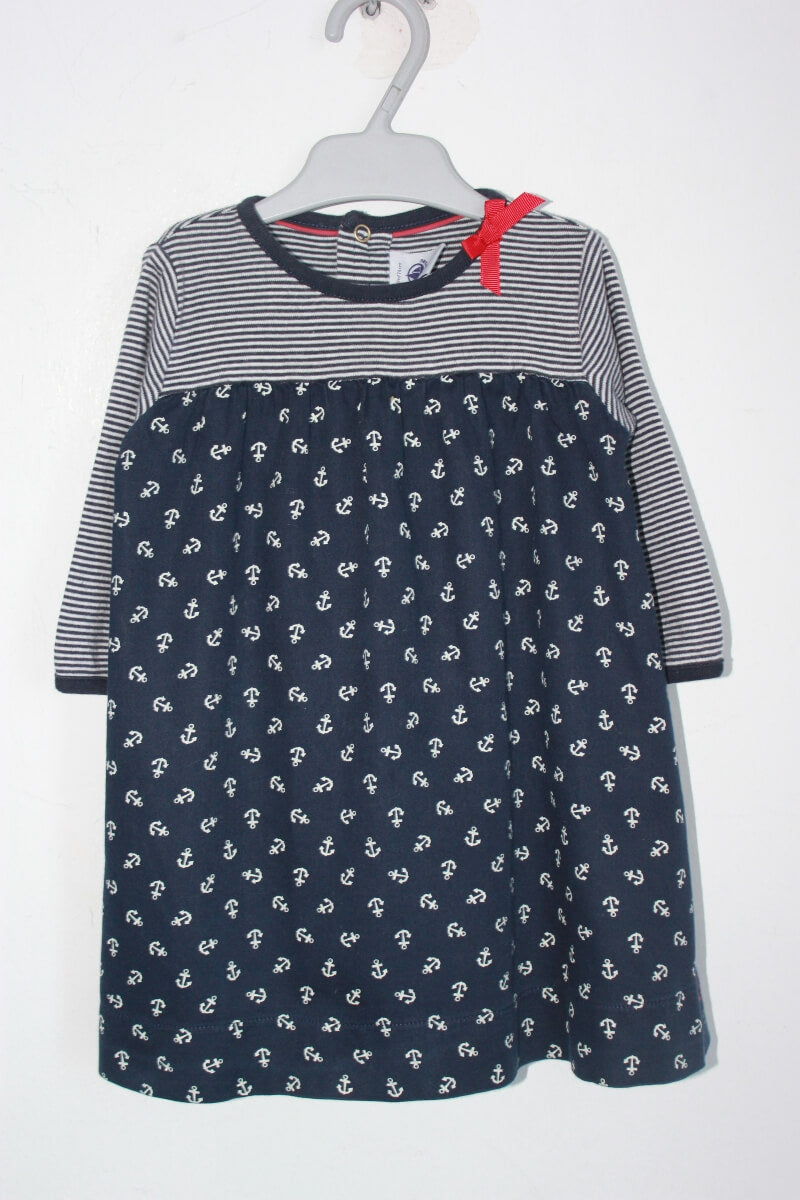 preloved katoenen donkerblauw met wit gestreepte jurk met lange mouwen en ankers van petit bateau in maat 74