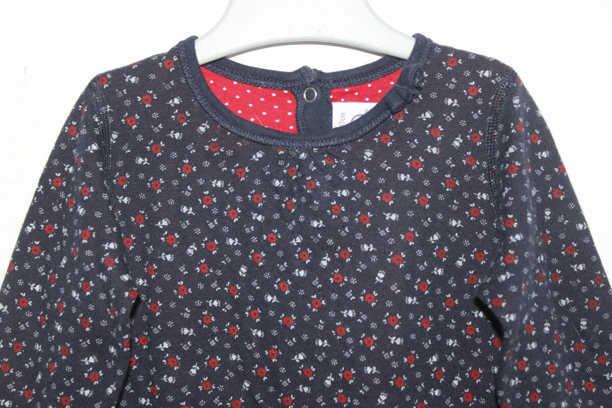 preloved katoenen donkerblauwe jurk met rode en witte bloemetjes en lange mouwen van petit bateau in maat 68