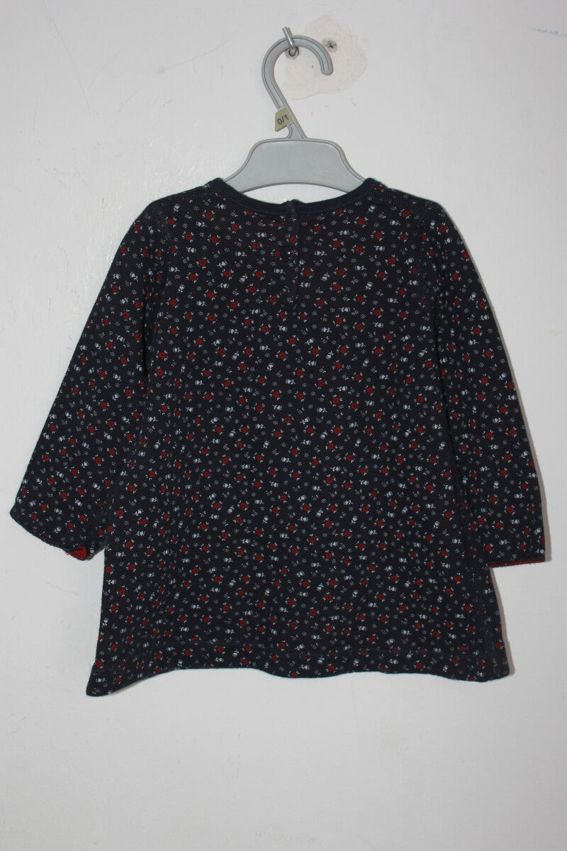 preloved katoenen donkerblauwe jurk met rode en witte bloemetjes en lange mouwen van petit bateau in maat 68