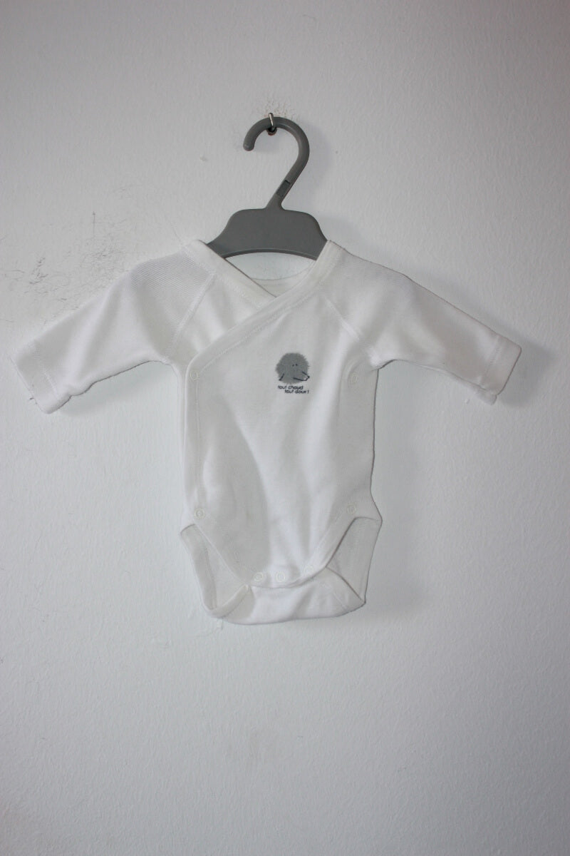 preloved unisex katoenen witte overslagromper met lange mouwen van petit bateau maat 46