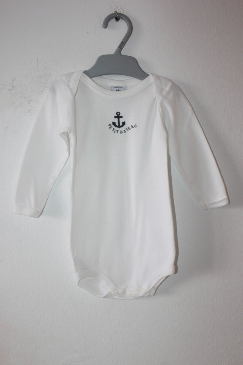 preloved katoenen witte romper met grijs aner en lange mouwen van petit bateau, maat 68 voor een baby jongen