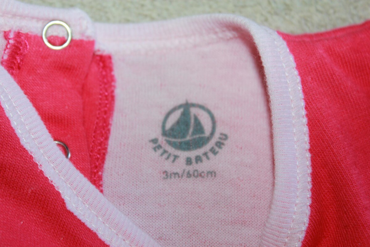 preloved katoenen zomerse fuchsia jurk met geintegreerde romper en korte mouwen van petit bateau in maat 62