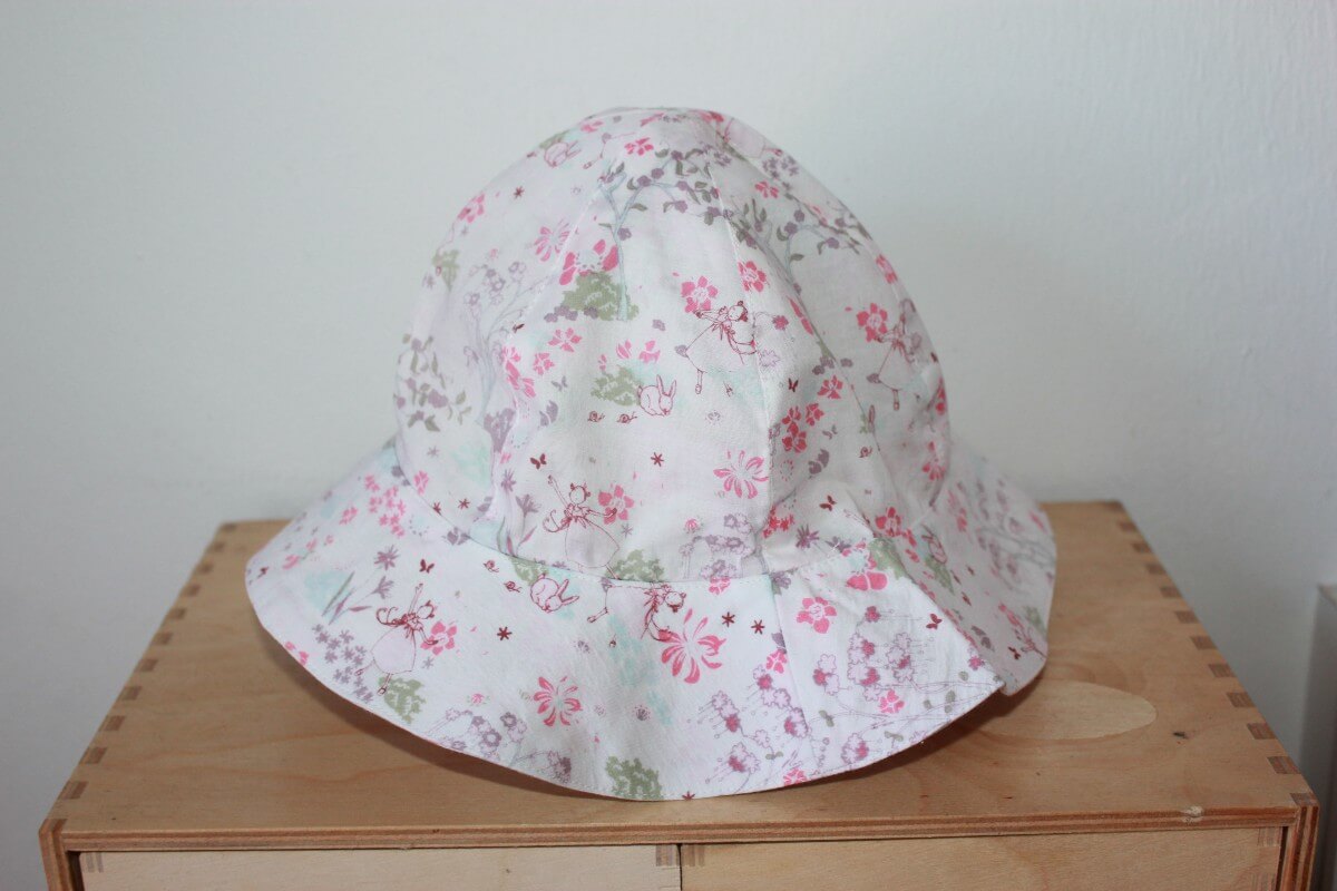 preloved gebloemde zonnehoed in multicolour van petit bateau in maat 80 voor een baby meisje
