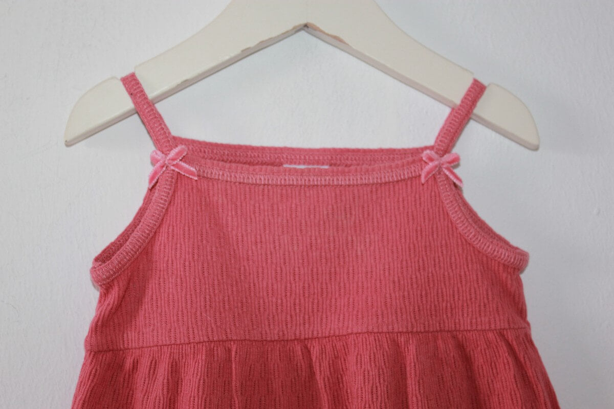 preloved katoenen zomerse koraalroze jurk met schouderbandjes van petit bateau in maat 68