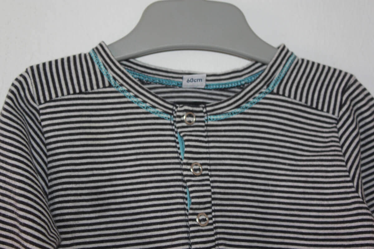 preloved unisex katoenen donkerblauw met wit gestreepte longsleeve van petit bateau in maat 62 voor een baby
