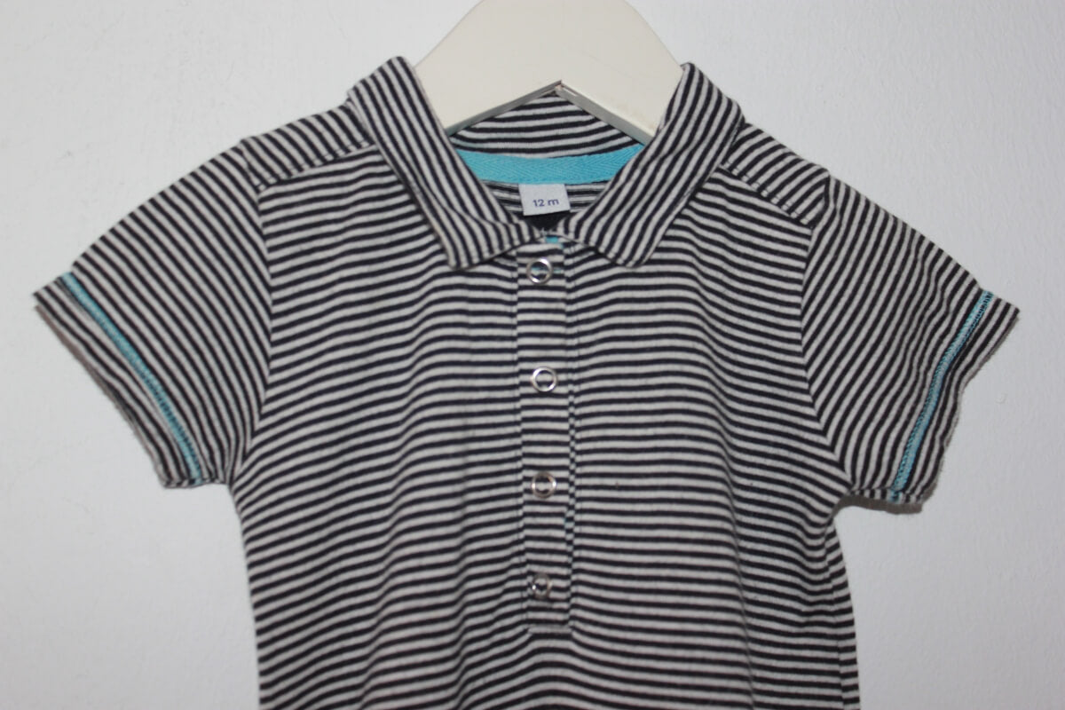 tweedehands katoenen zomerse donkerblauw-wit gestreepte jurk met korte mouwen van petit bateau in maat 74