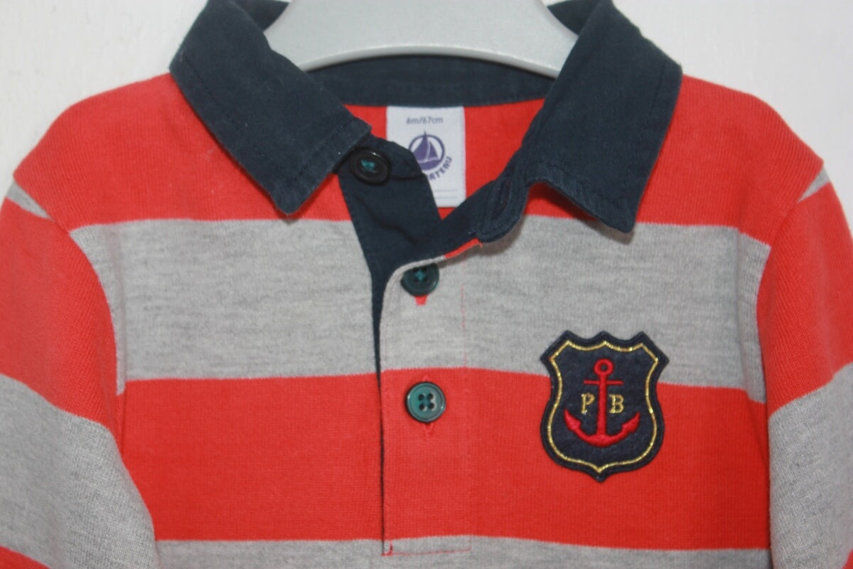 preloved katoenen rood met grijs en donkerblauw gestreept poloshirt met lange mouwen van petit bateau, maat 68 voor een baby jongen