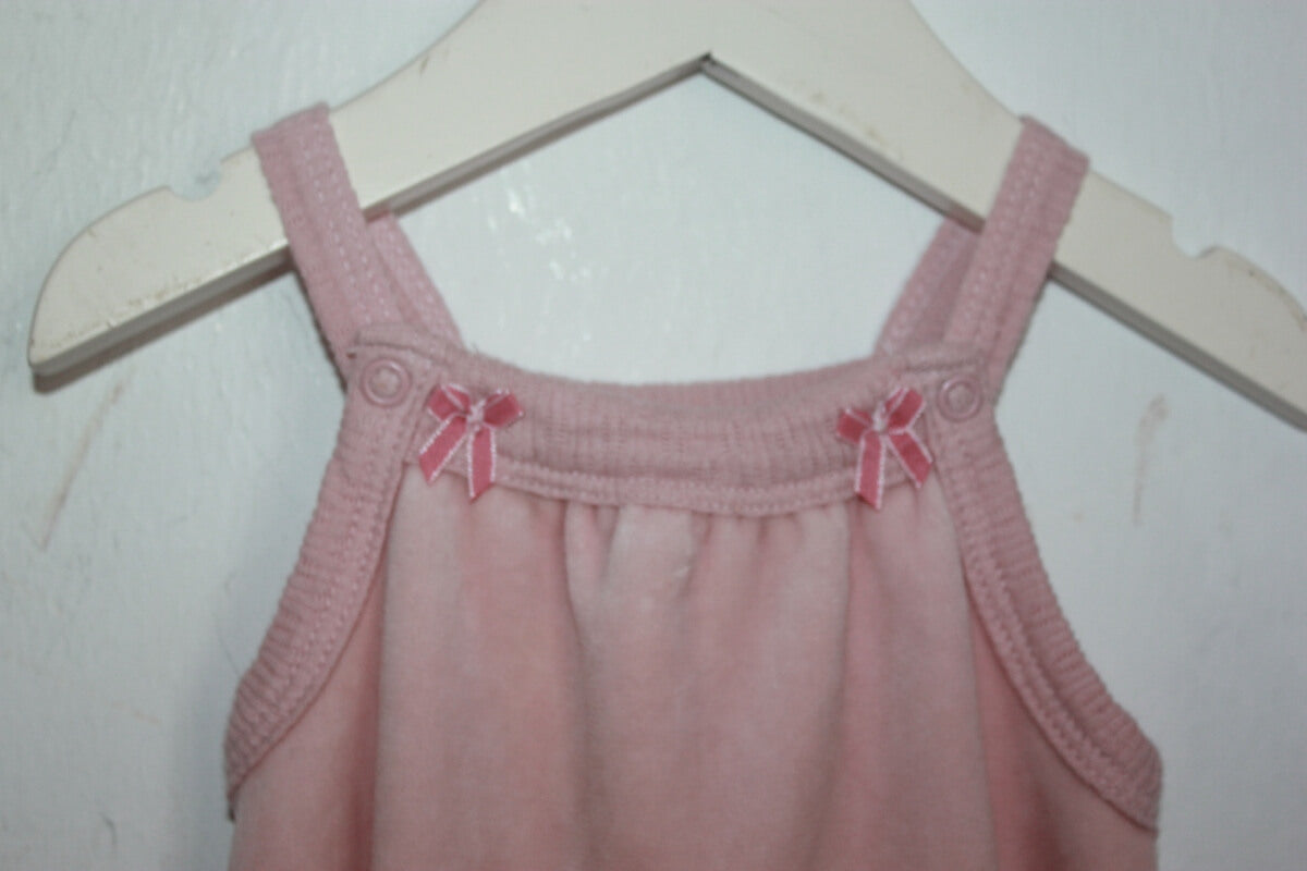 tweedehands mouwloze poederroze zachte velours playsuit met voetjes in maat 62 van petit bateau