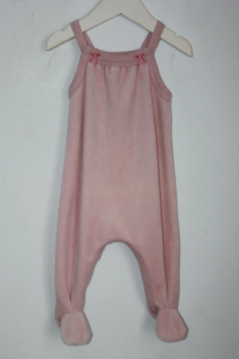 tweedehands mouwloze poederroze zachte velours playsuit met voetjes in maat 62 van petit bateau