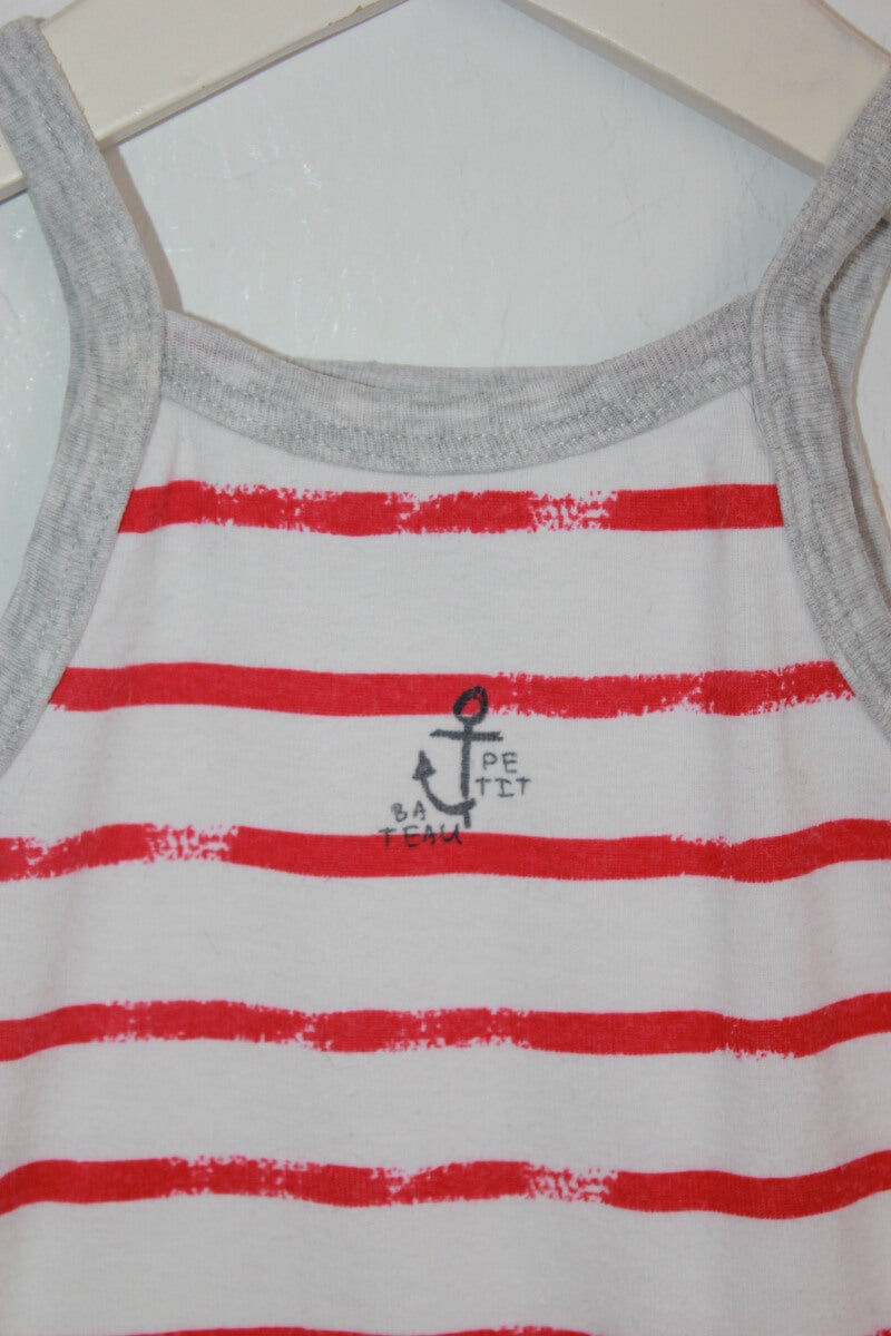 tweedehands katoenen mouwloze rood met wit gestreepte romper in maat 86 voor een baby meisje van Petit Bateau