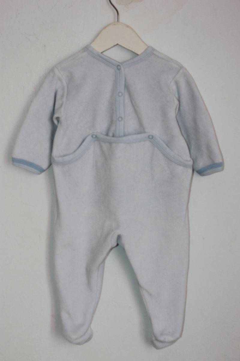 tweedehands unisex lichtblauw velours playsuit in maat 68 van petit bateau