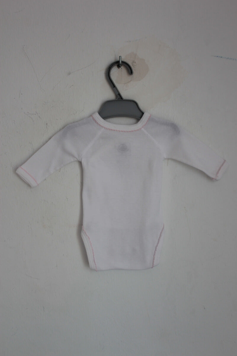 tweedehands katoenen roze overslagromper met lange mouwen in maat 50 voor een baby meisje van petit bateau