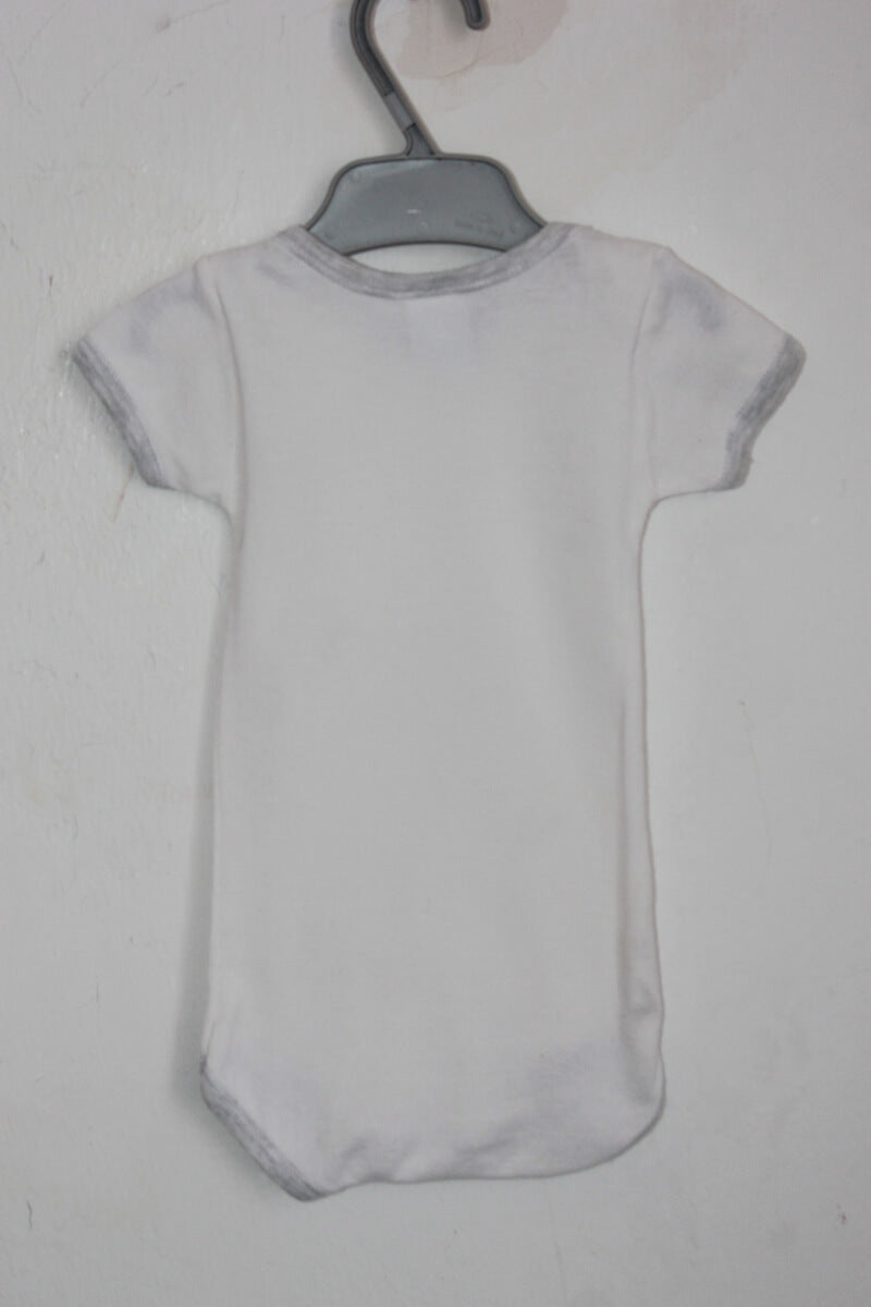 tweedehands unisex katoenen wit met grijze romper met korte mouwen in maat 62 van petit bateau