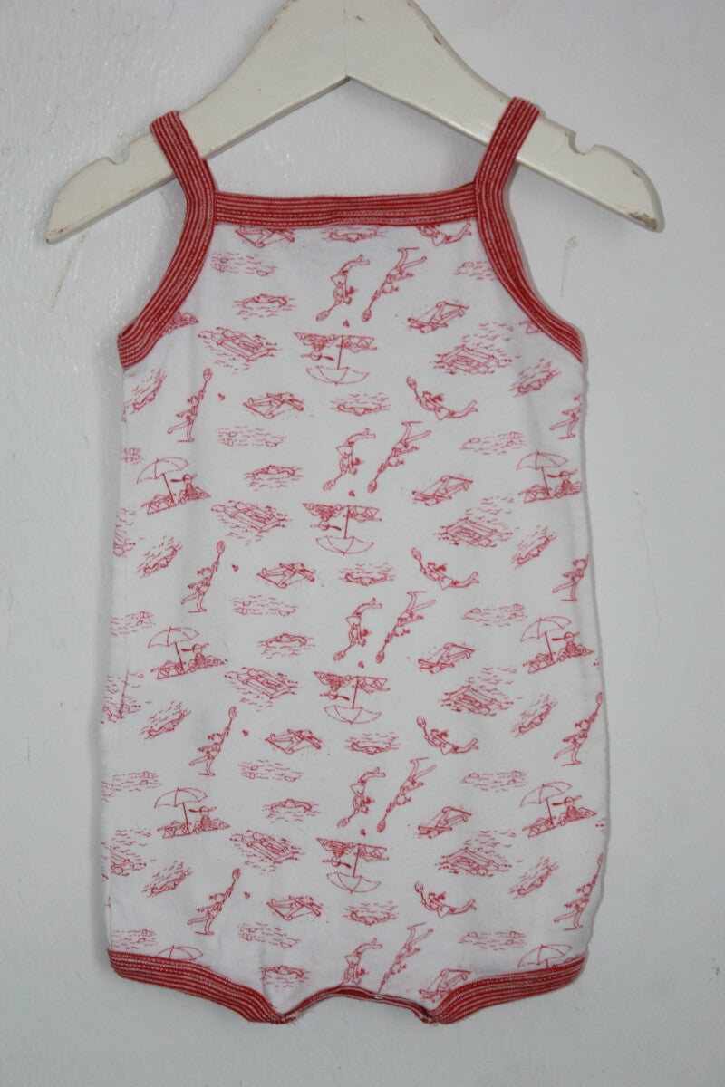 tweedehands katoenen wit met rode mouwloze playsuit in maat 68 voor een baby meisje van petit bateau