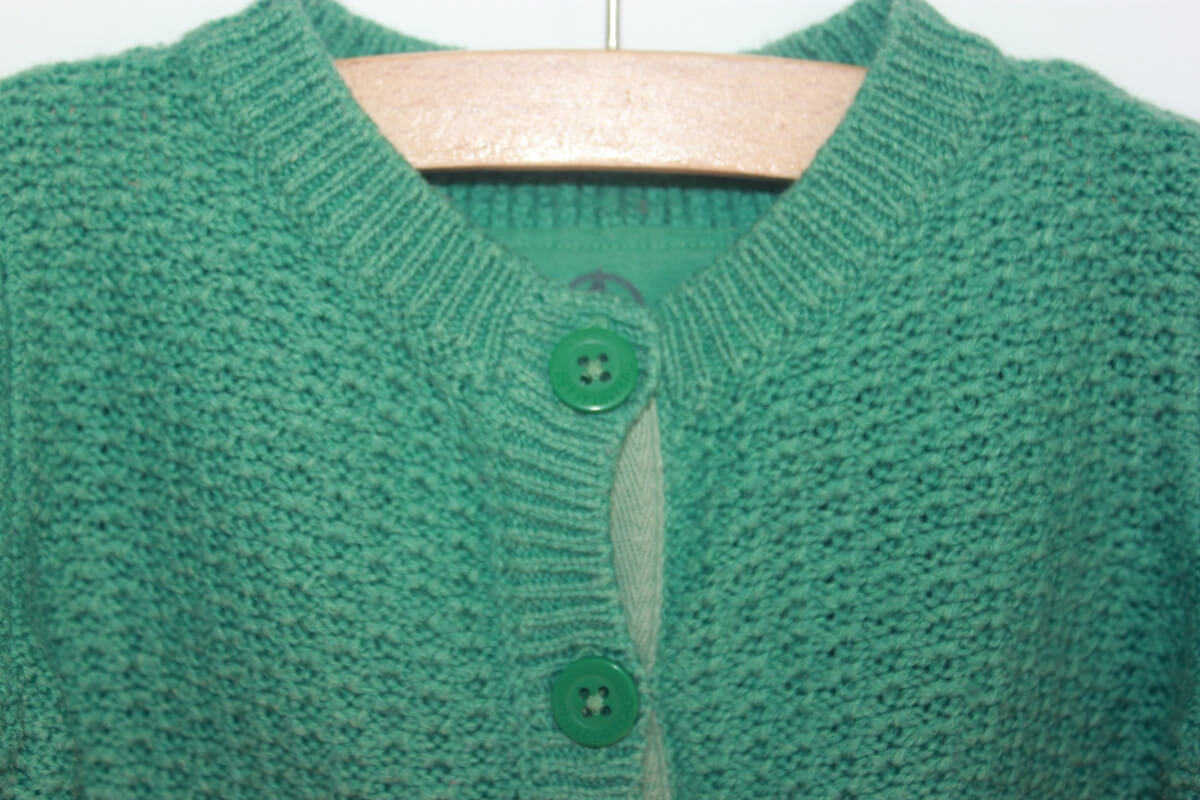 tweedehands groen vest maat in maat 80 voor een baby meisje van petit bateau