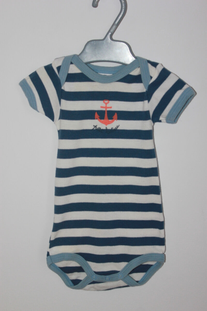 tweedehands katoenen blauw-wit gestreepte romper met korte mouwen van petit bateau in maat 62 voor een baby jongen