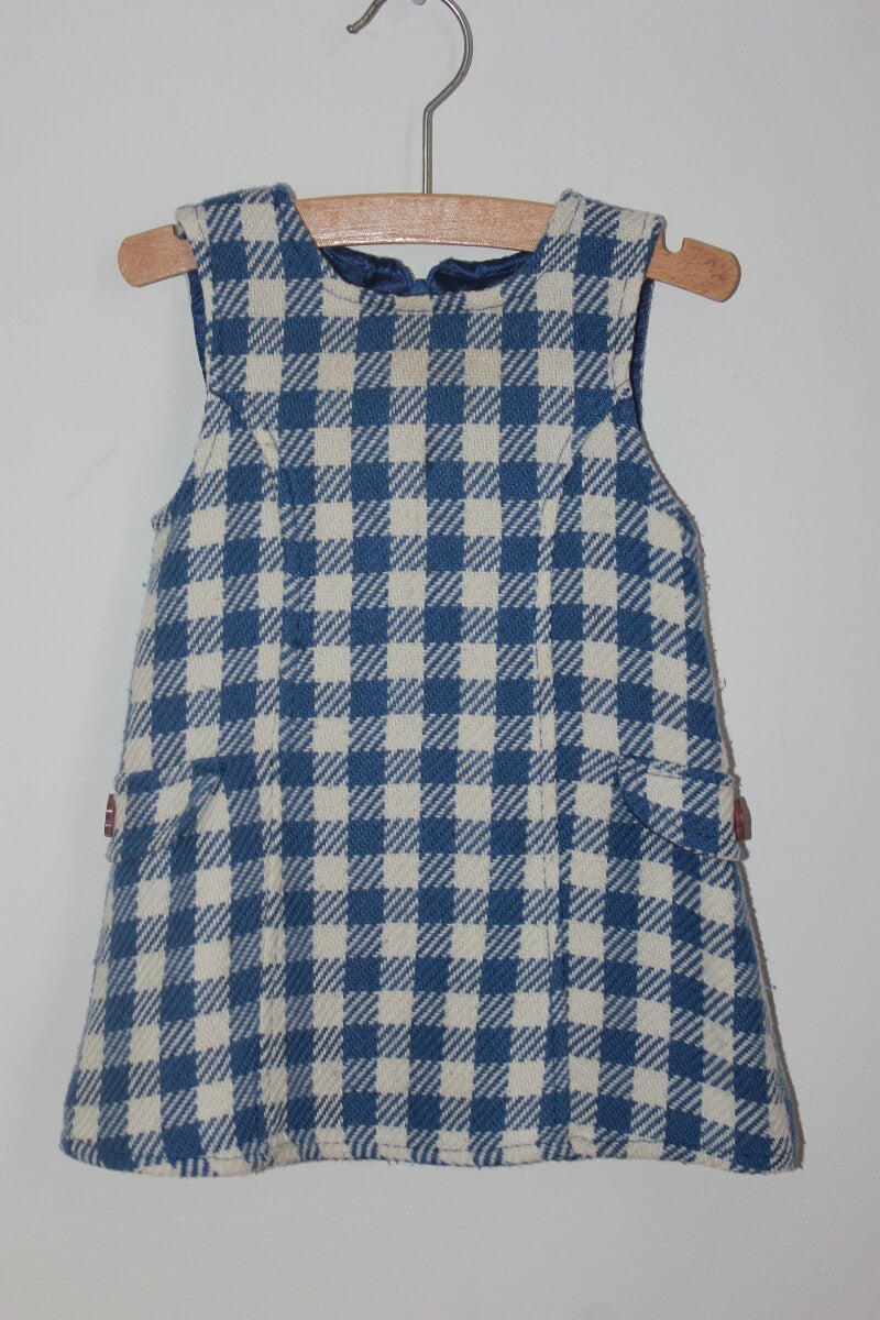 tweedehands mouwloze blauw met ecru geruite winterse jurk van the children´s place in maat 74