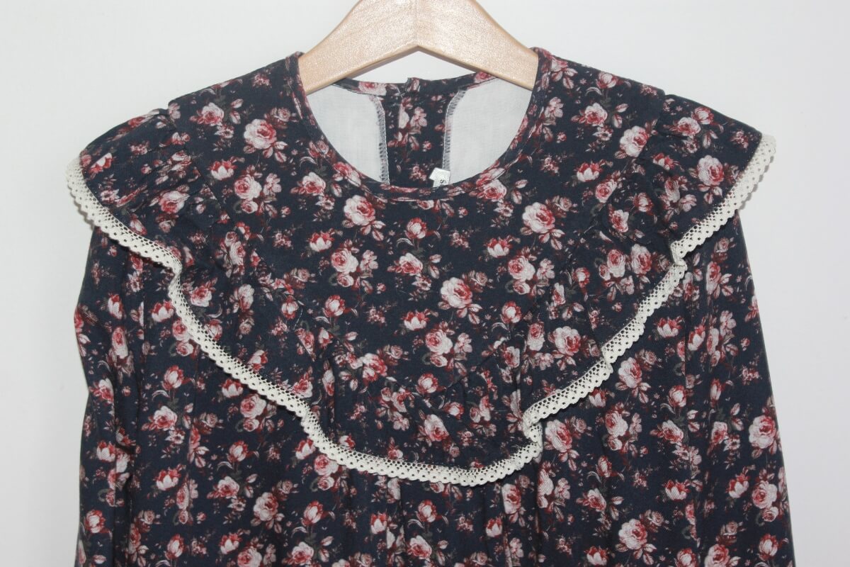tweedehands gebloemde jurk in multicolour met lange mouwen en volant in maat 128 van lola palacios
