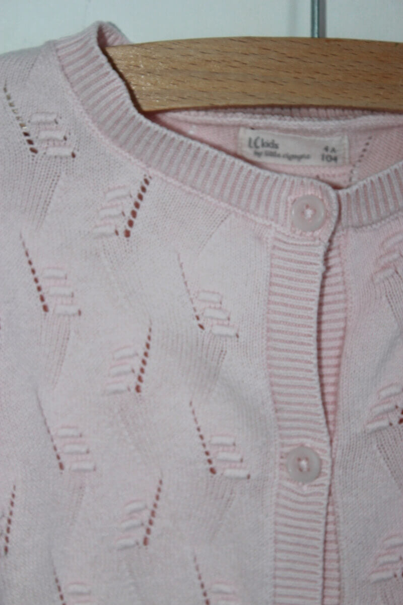 tweedehands roze ajour vest maat 104 little cigogne