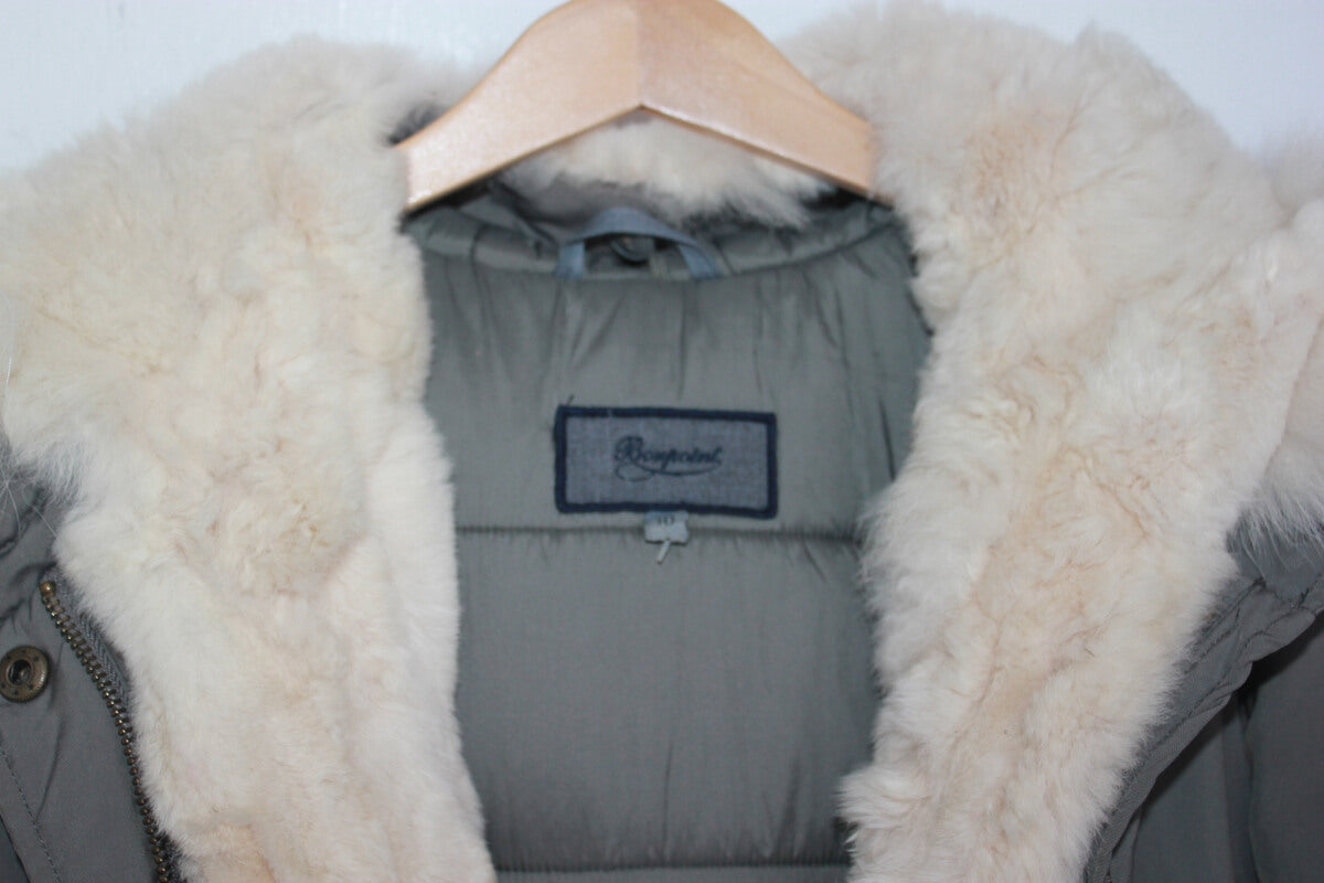 tweedehands unisex legergroene winterjas met capuchon en ecru bont van bonpoint in maat 134-140