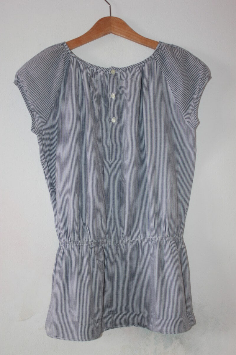tweedehands zomerse blauw met wit gestreepte jurk van bonpoint met korte mouwen in maat 134-140
