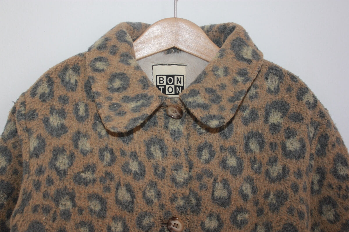 tweedehands winterjas met luipaard print in maat 128 voor een meisje van bonton