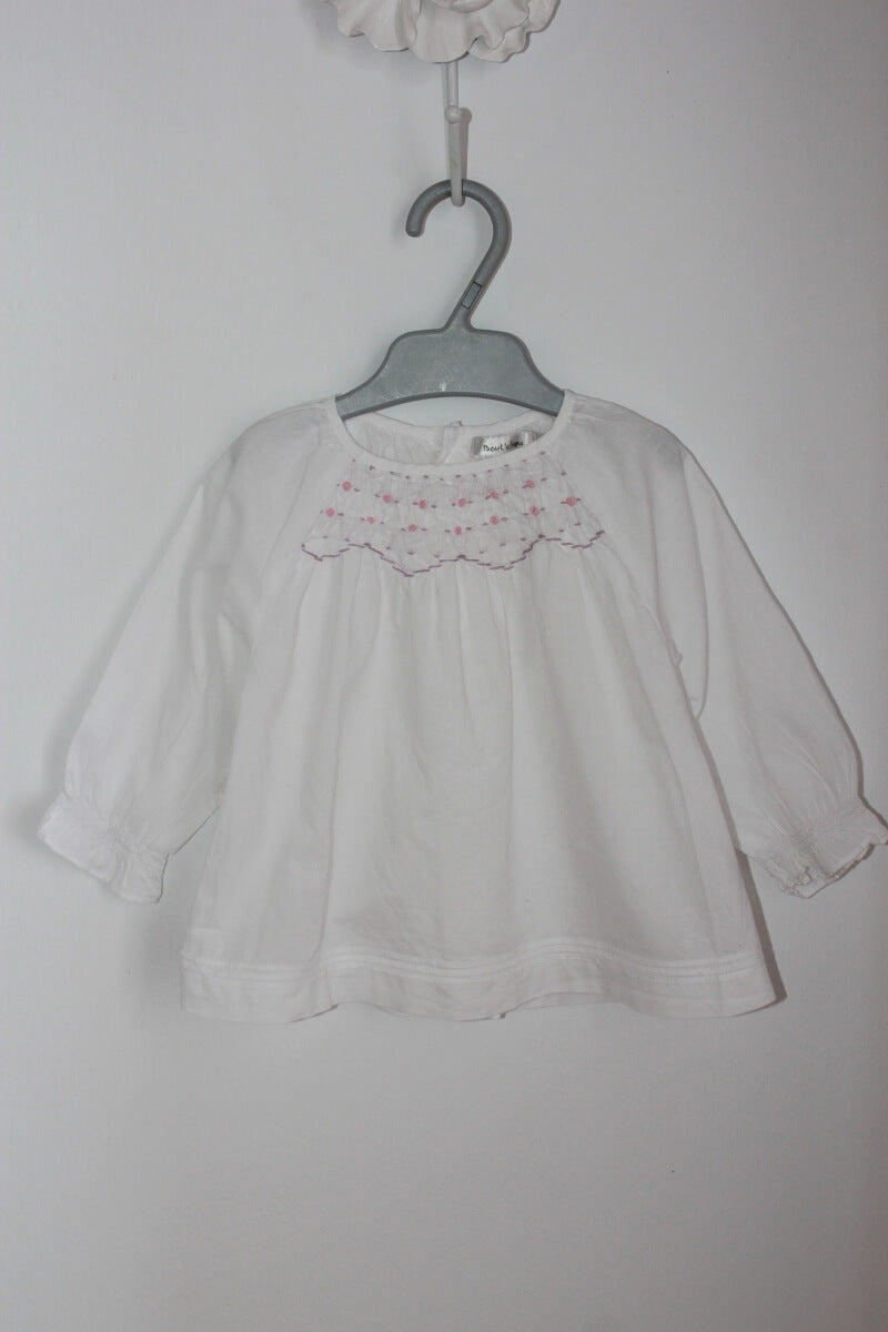 tweedehands katoenen wit en roze gesmockte blouse met lange mouwen in maat 74 van bout´chou