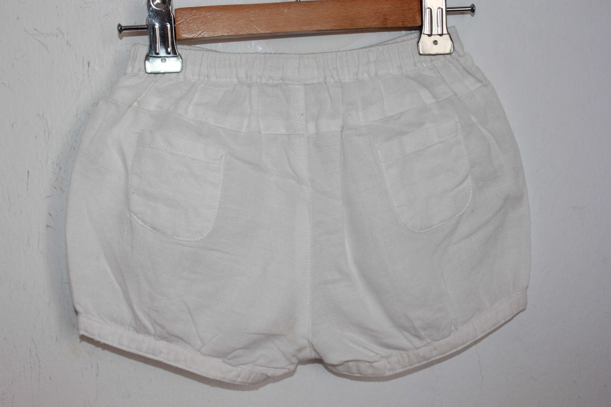 tweedehands zomerse witte korte broek in maat 86 voor een baby meisje van bout´chou