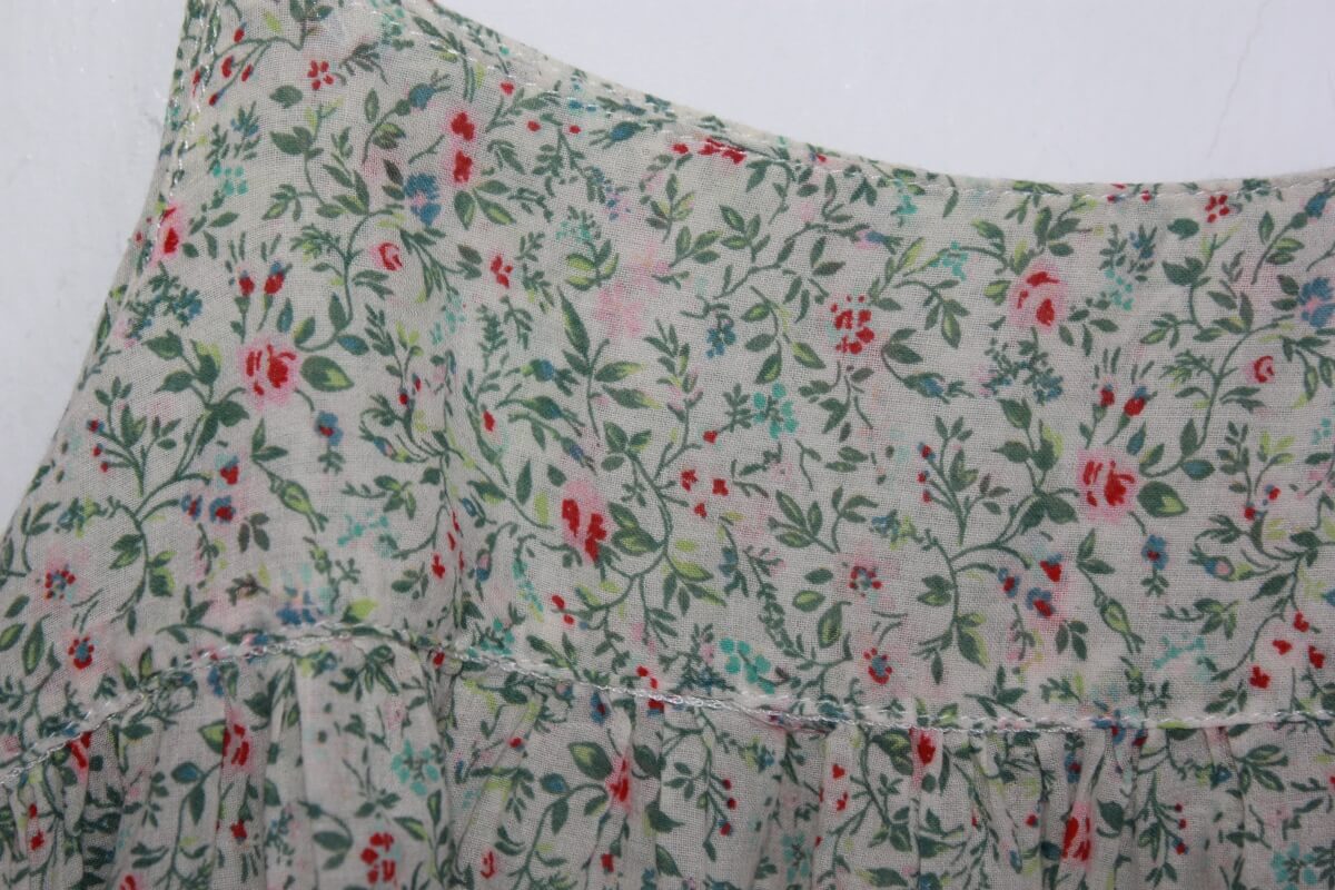 tweedehands katoenen zomerse gebloemde jurk in multicolour met spaghettibandjes in maat 128 van cfk