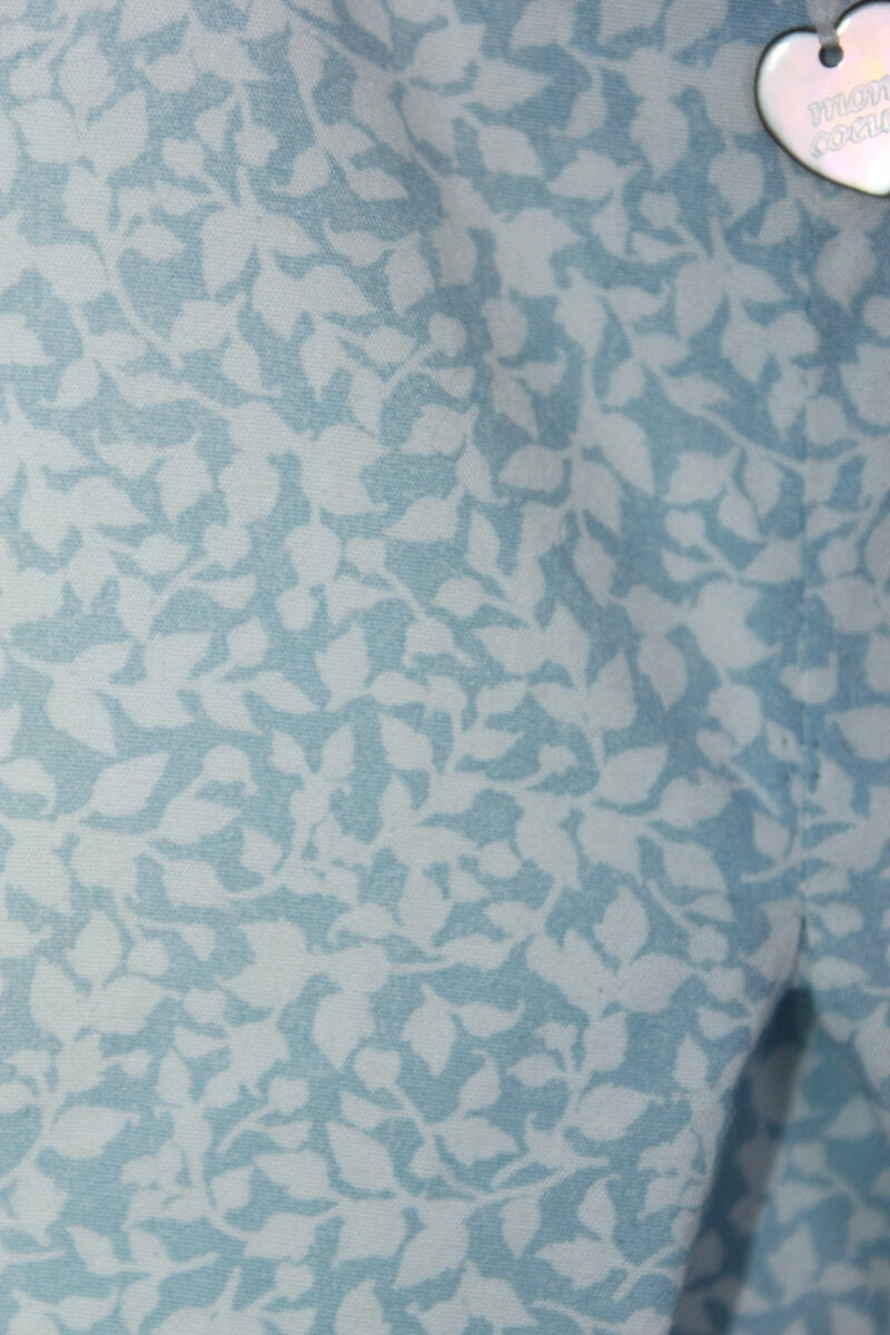 tweedehands katoenen zomerse lichtblauw met wit korte gebloemde playsuit in maat 68 voor een baby meisje van doña carmen
