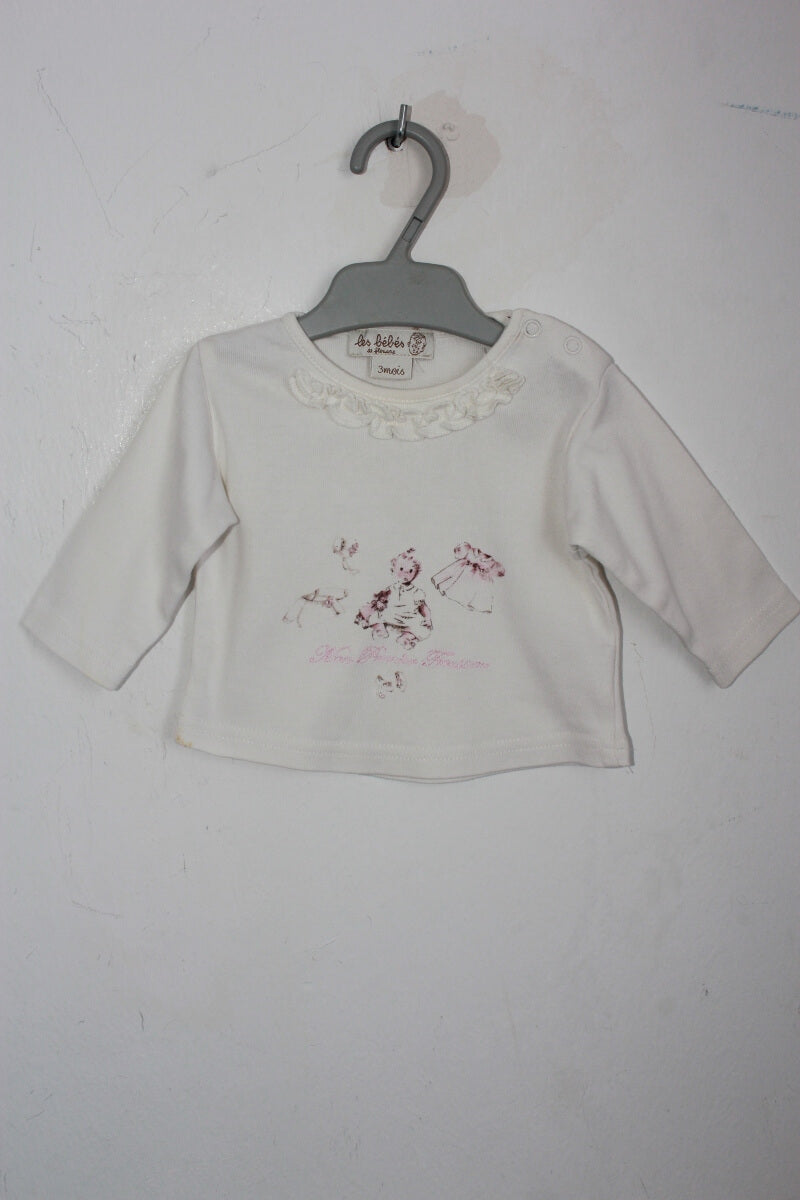 tweedehands katoenen creme longsleeve met print en volant in maat 62 voor een baby meisje van floriane