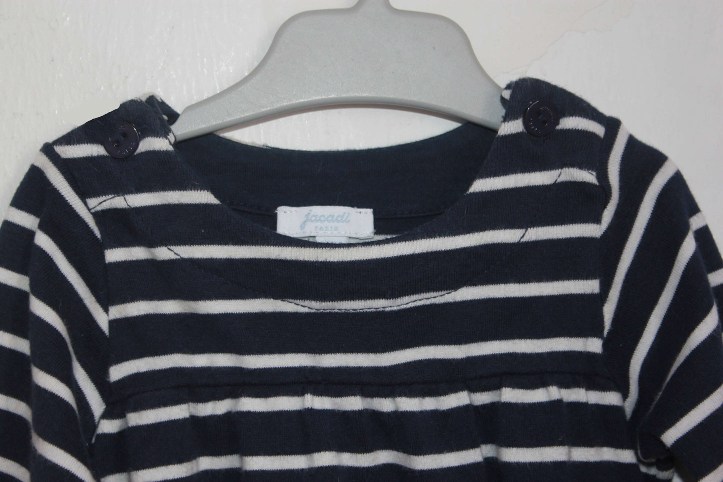 tweedehands katoenen donkerblauw met wit gestreepte longsleeve in maat 74 voor een baby meisje van jacadi