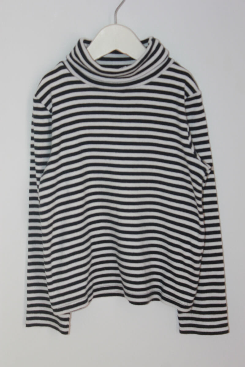 tweedehands unisex zwart met wit gestreepte longsleeve met col in maat 116 van Hennes en maurits