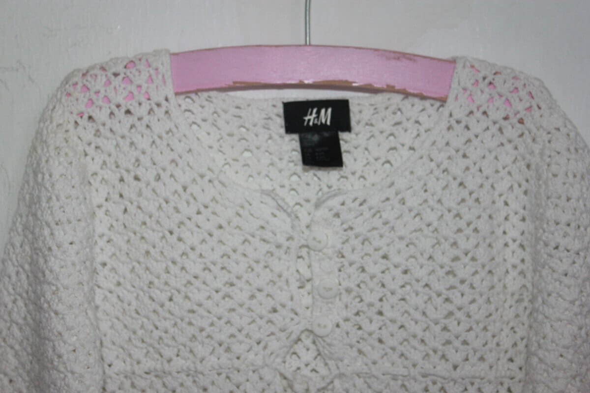 tweedehands zomers katoenen wit ajour vest in maat 110 voor een meisje van H&M