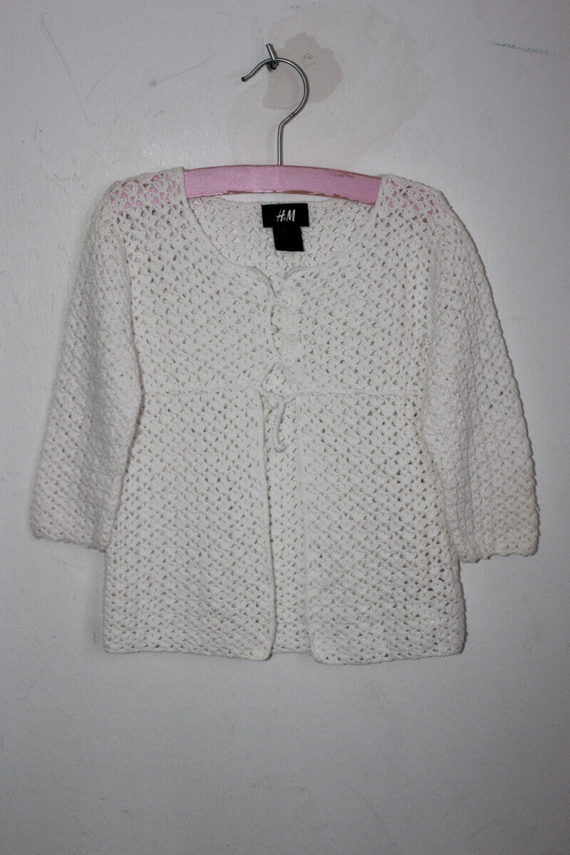tweedehands zomers katoenen wit ajour vest in maat 110 voor een meisje van H&M