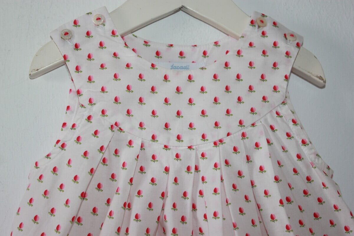tweedehands witte zomerse mouwloze jurk met roze tulpen en bloomer maat 74 voor een baby meisje van jacadi