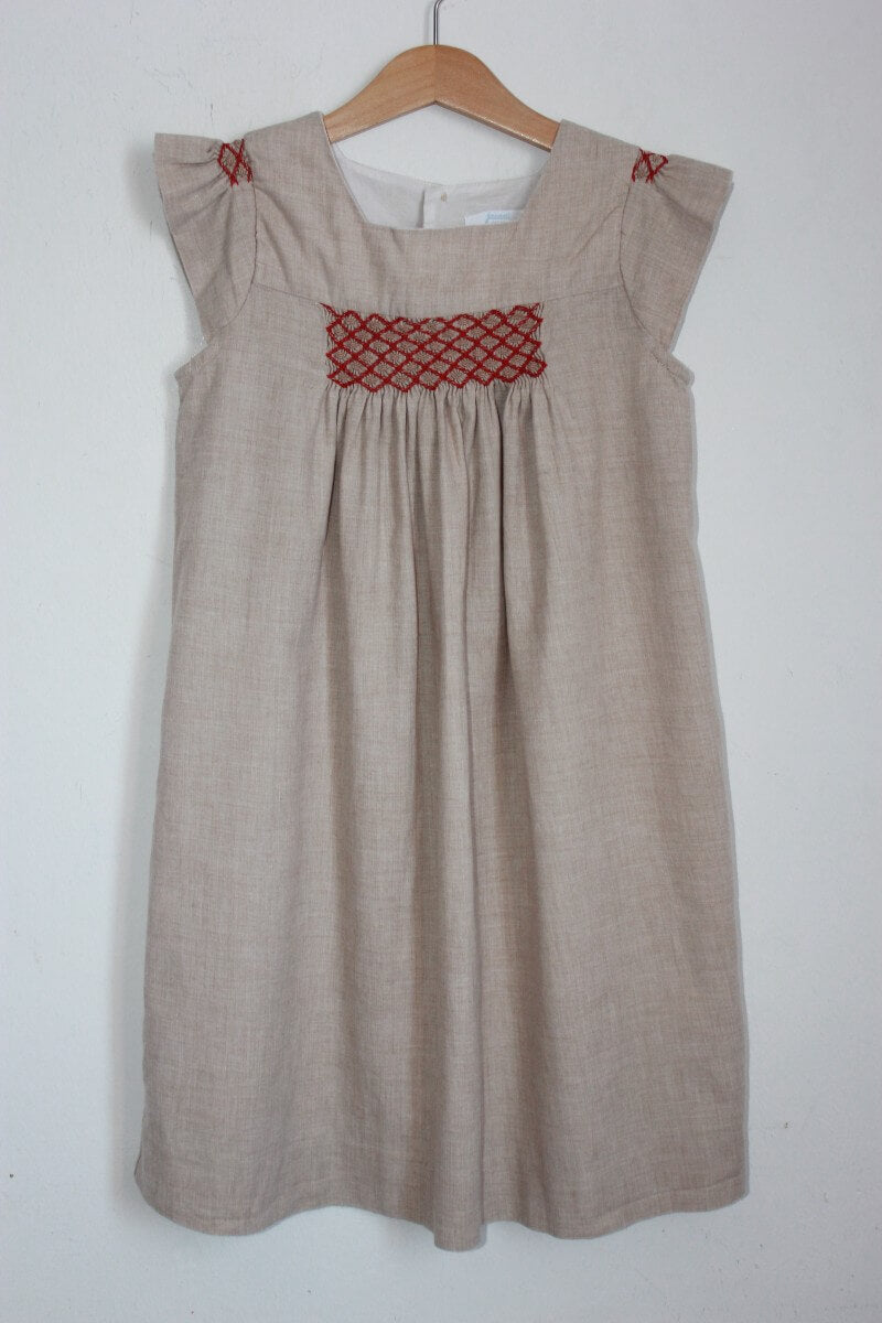 tweedehands beige met rood gesmokte
zomerse jurk met korte mouwen in maat 140 voor een meisje van jacadi