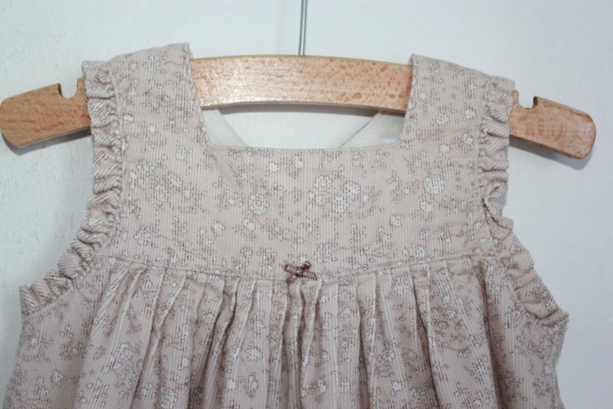 tweedehands katoenen mouwloze ribfluwelen beige gebloemde jurk in maat 74 voor een baby meisje van jacadi