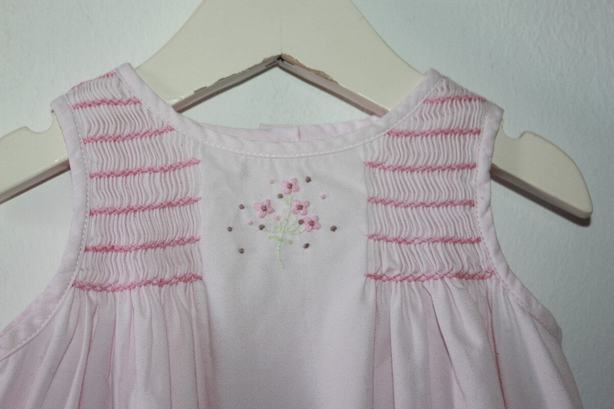 tweedehands katoenen zomerse mouwloze gesmokte roze jurk met bloomer in maat 62 voor een baby meisje van jacadi