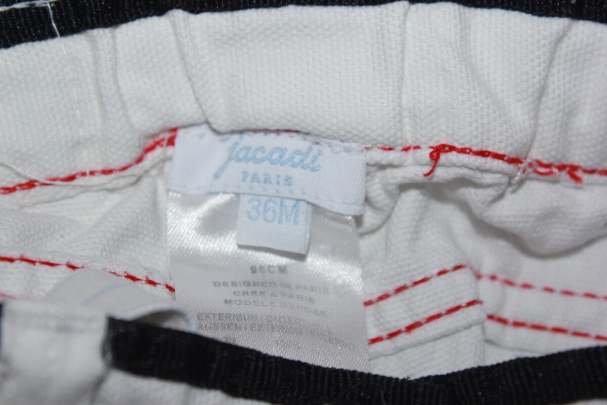 tweedehands witte katoenen lange broek met donkerblauwe accenten in maat 98 voor een meisje van jacadi