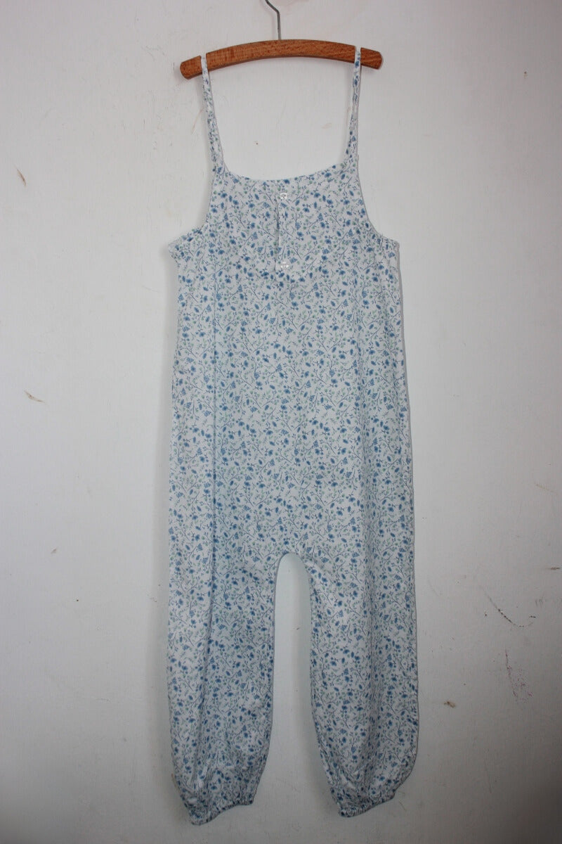 tweedehands katoenen lichtblauw met wit gebloemde zomerse jumpsuit in maat 116 van lola palacios