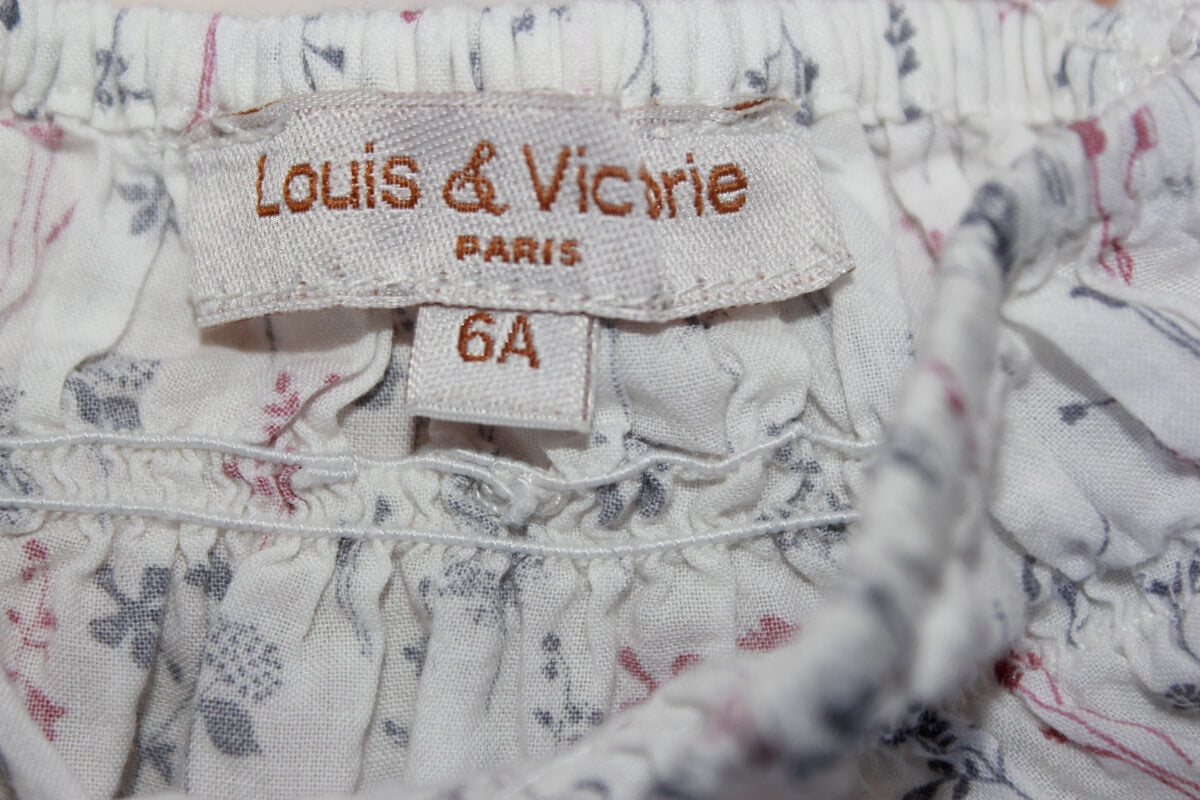 tweedehands katoenen zomerse gebloemde blouse in multicolour met korte volantmouwen in maat 116 van louis et victorie