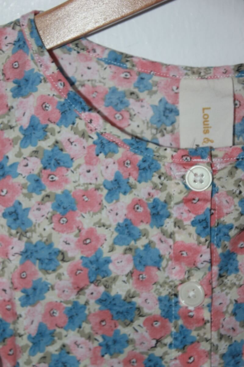 tweedehands zomerse korte gebloemde jumpsuit in multicolour, maat 128 voor een meisje van louis et victorie