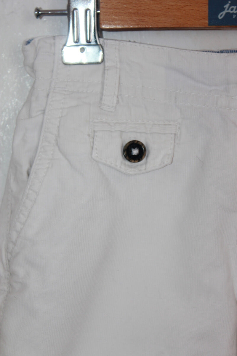 tweedehands katoenen witte korte broek in maat 110 voor een jongen van mayoral