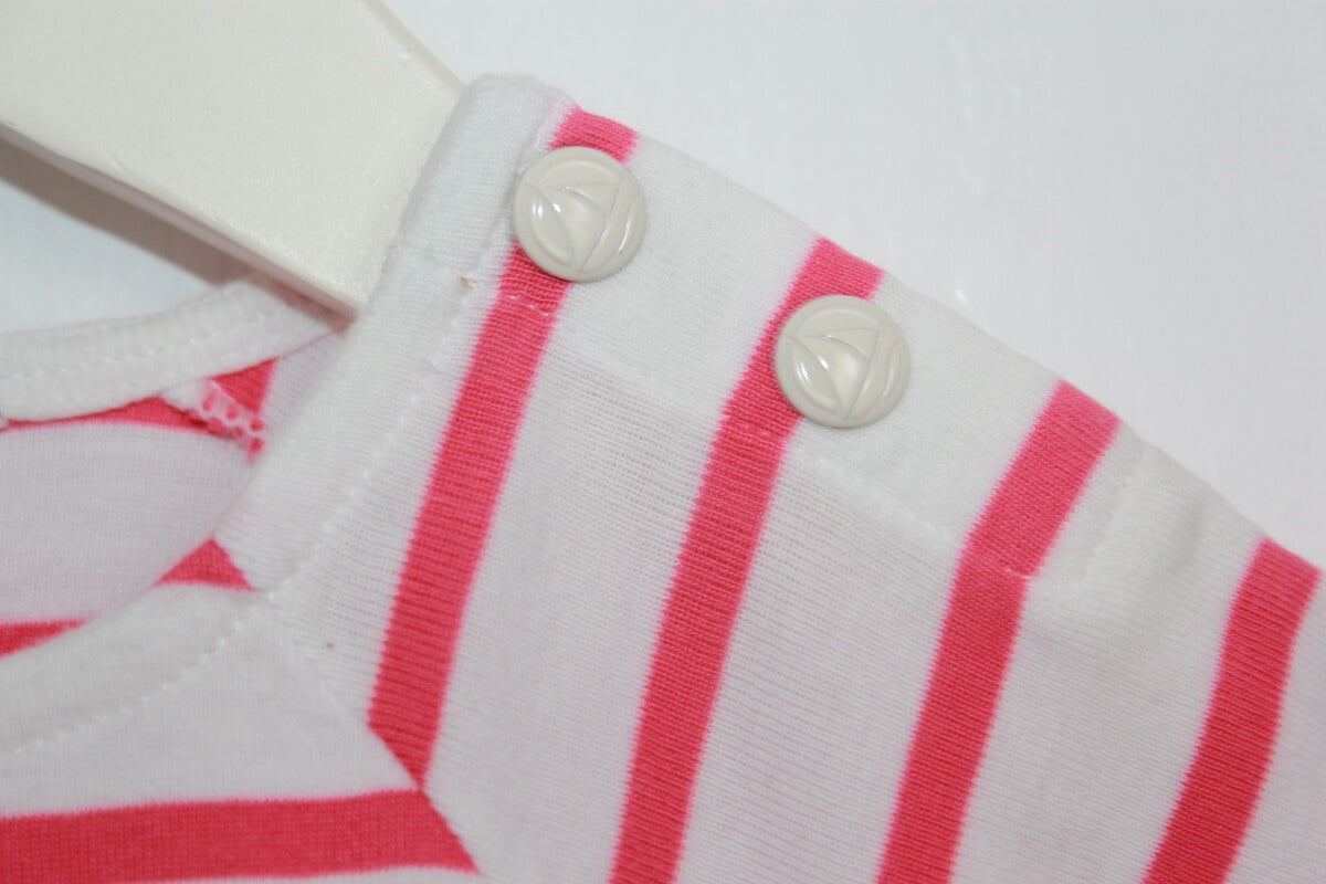 tweedehands katoenen roze en witte gestreepte zomerse jurk met korte mouwen en blauwe strik in maat 62 van Petit Bateau