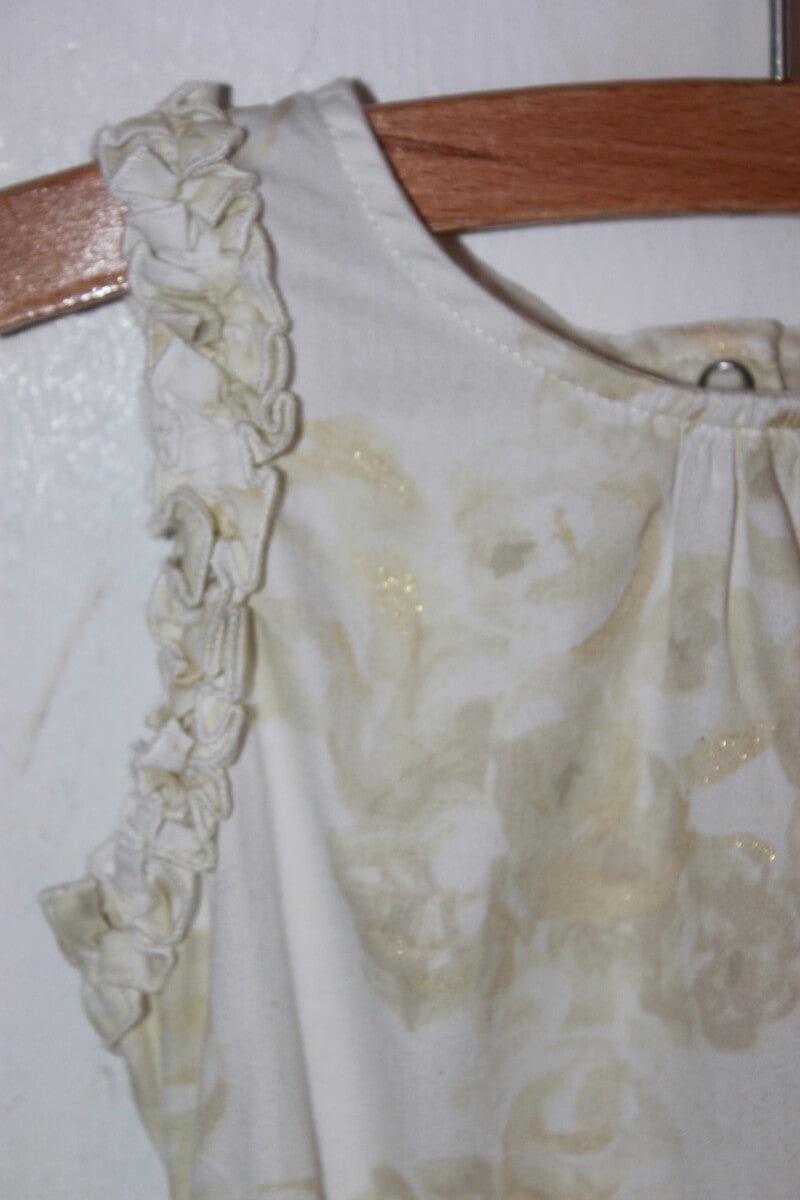 tweedehands katoenen zomerse mouwloze gebloemde jurk, in beige, wit en goud, van petit-bateau in maat-92-98