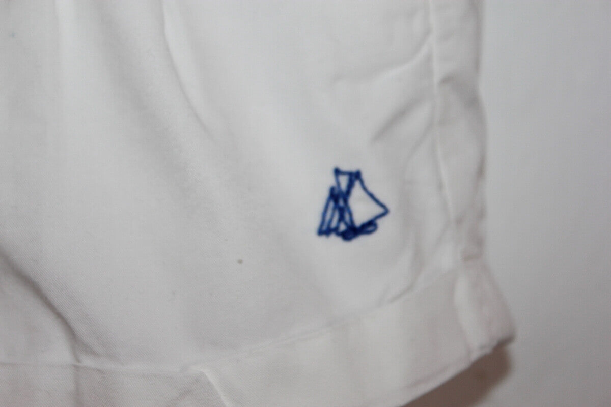tweedehands katoenen witte korte broek in maat 68 voor een baby meisje van petit bateau