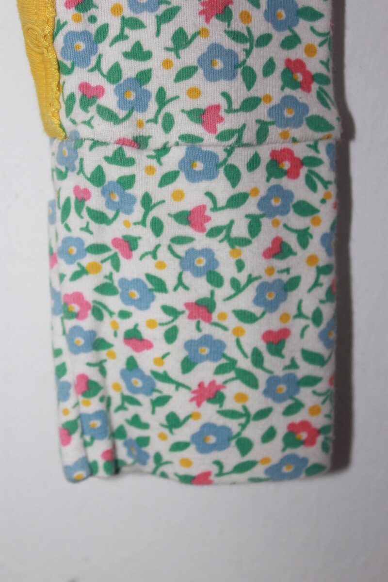 tweedehands katoenen gebloemde playsuit in multicolour met lange mouwen, maat 80 voor een baby meisje van petit bateau